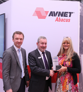 (fra venstre:) Hagen Götze, Director Supplier and Product Management, Avnet Abacus; Udo Reinhold, Managing Director, Kingbright Electronic Europe; Claudia Jocher, Sales Director Eastern Europe, Avnet Abacus.